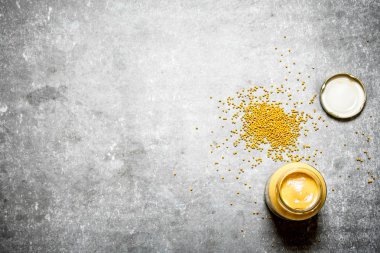 Taze hardal ile jar.