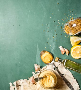 Hardal için malzemeler.