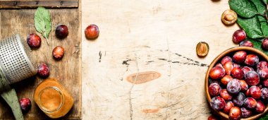 Taze Erik hamuru cam kavanozda.