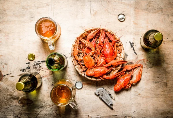 Crawfish bouilli frais avec de la bière . — Photo