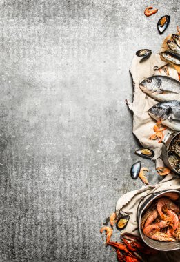 Taze karides, Balık ve kabuklu deniz ürünleri.