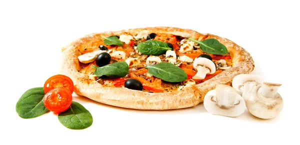 Chutná pizza na bílém pozadí. — Stock fotografie