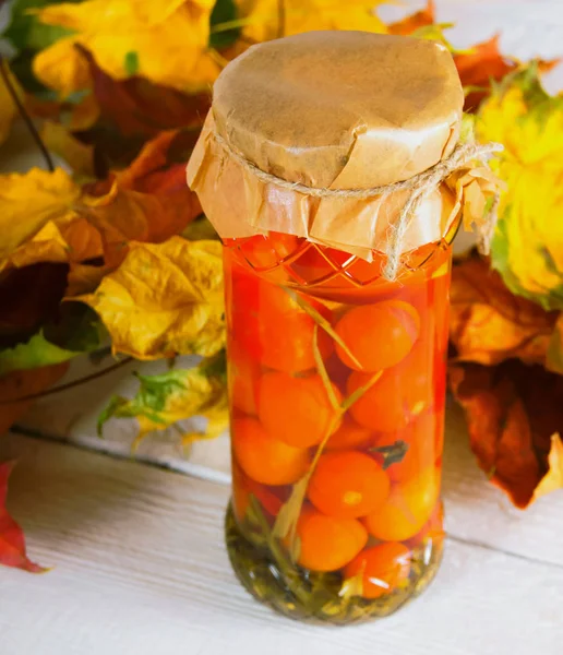 Conceito de outono. Alimentos conservados em frasco de vidro — Fotografia de Stock