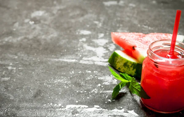 Wassermelonen-Smoothie mit Minze. — Stockfoto