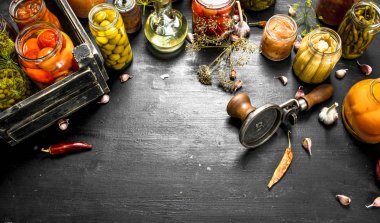 Sebze ve mantar kutusundaki metinle seamer korunmuş.