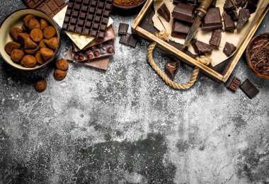 Farklı çikolata truffles.