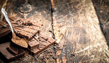 Çikolata kakao tozu ile.