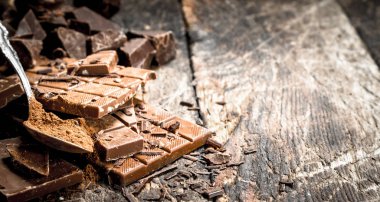 Çikolata kakao tozu ile.