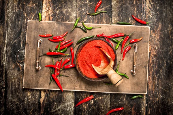 Ground hot chili pepper in a bowl. — Stock Photo, Image