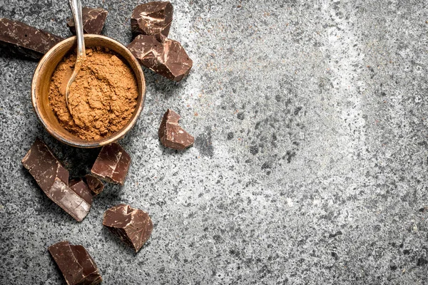 코코아 가루와 초콜릿의 덩어리. — 스톡 사진