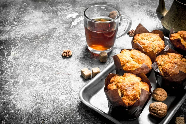 Honey muffins with fragrant tea. — Stock Photo, Image