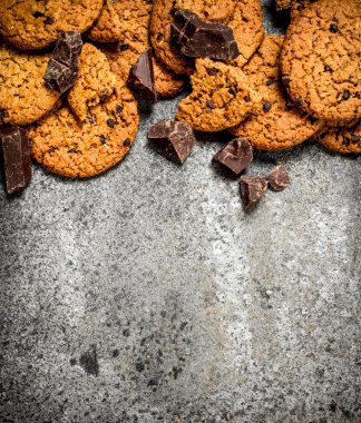 Çikolata parçaları ile yulaf ezmeli kurabiye.