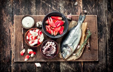 Gemide lezzetli deniz ürünleri.