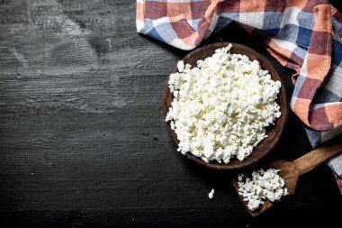 bir kase taze peynir.