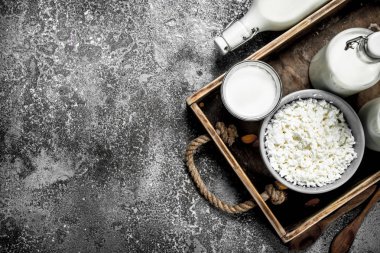 bir kase taze peynir.