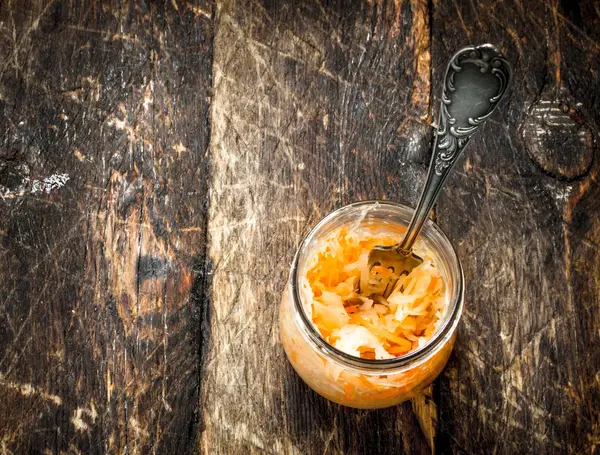 Cam Kavanoz içinde Marine lahana.