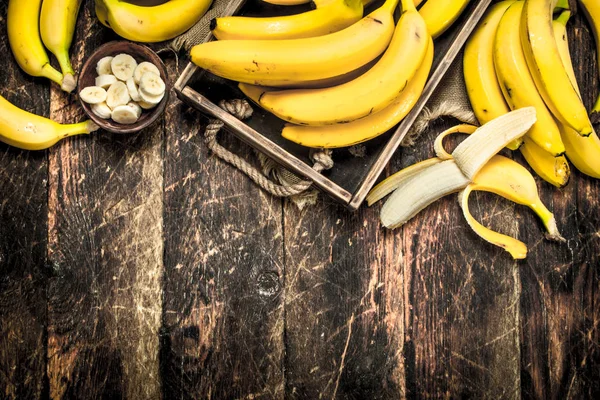 Fresh bananas on an old tray. — Stock Photo, Image