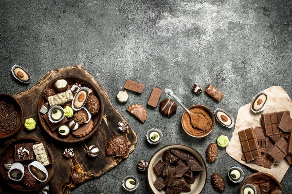 Chocolate sweets with cocoa powder. — Stock Photo, Image