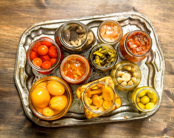 Preserved mushrooms and vegetables on a steel tray. — Stock Photo, Image