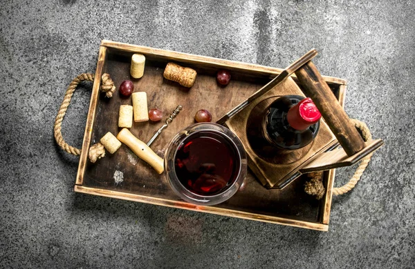 Red wine on a wooden tray. — Stock Photo, Image