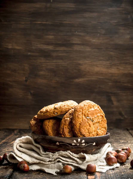 Oatmeal cookies with nuts. — Stock Photo, Image