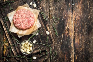 Ham burger baharat ve otlar.