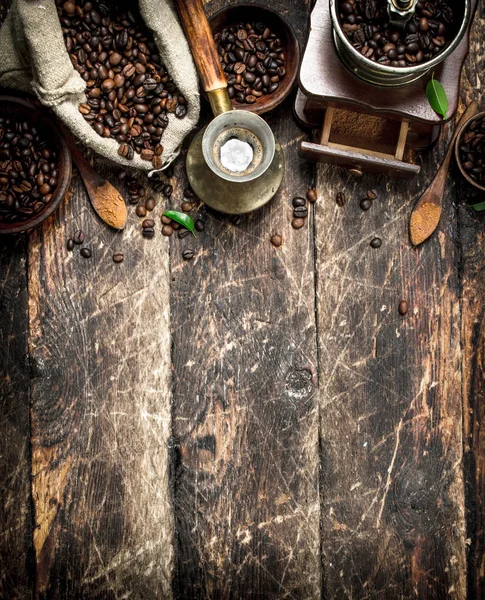 Coffee background. Fresh coffee with beans. — Stock Photo, Image