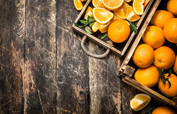 Fresh oranges in boxes. — Stock Photo, Image