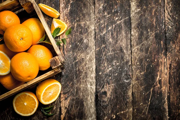 Fresh oranges in box. — Stock Photo, Image