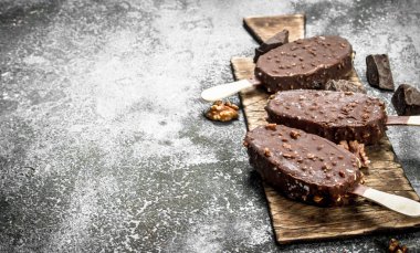 Taze dondurma Fındıklı çikolata sütür.