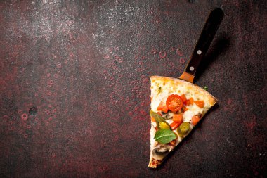 parça taze İtalyan pizza.