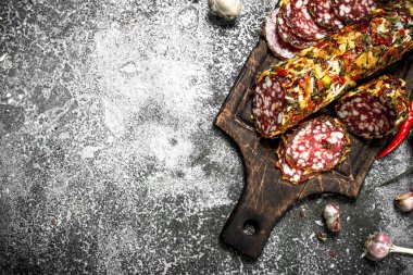 Salam baharat ve otlar ile.