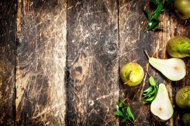 yaprakları taze armut.