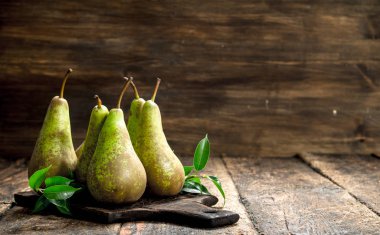 yaprakları taze armut.