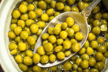 Kabın içinde Marine yeşil bezelye.