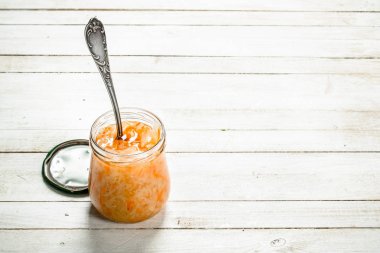 Cam Kavanoz içinde Marine lahana.