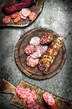 Baharat ve otlar eski kurulları ile Salam çeşitleri.