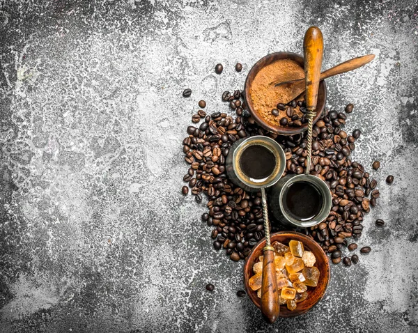 Verse koffie in de Turken. — Stockfoto