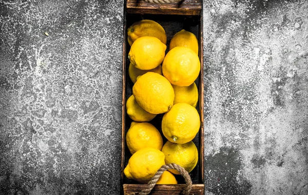 Fresh lemons in a wooden box. — Stock Photo, Image