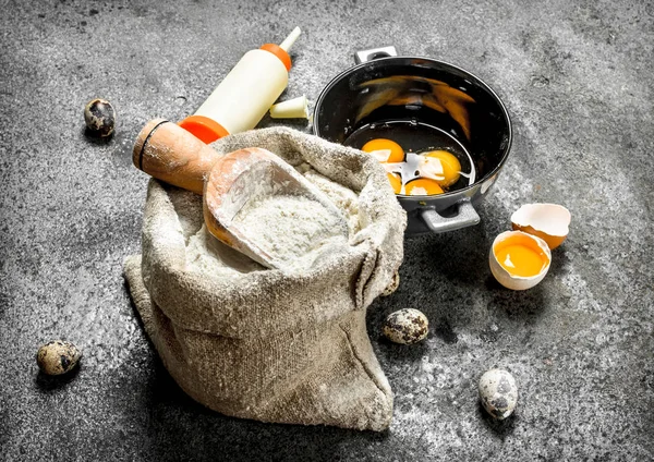 Baking background. Milk, flour, eggs and confectionery syringe for cake. — Stock Photo, Image