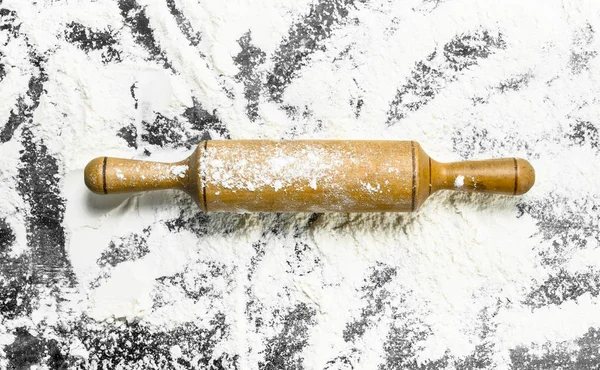 Flour with a wooden rolling pin. — Stock Photo, Image