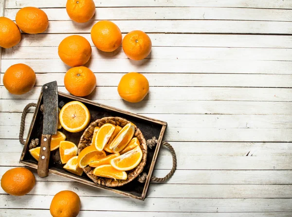 Sliced fresh oranges on a wooden tray. — Stock Photo, Image