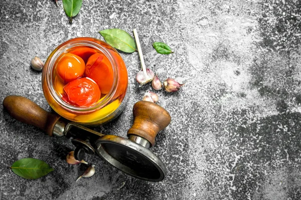 Seamer ile marine edilmiş domates. — Stok fotoğraf
