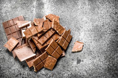 Kırık çikolata bar. EY