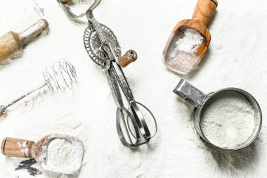 Un çeşitli pişirme araçları.