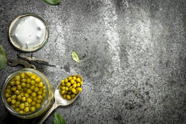 Cam Kavanoz içinde Marine yeşil bezelye.