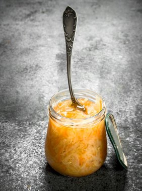 Cam kavanoz turşu lahana.