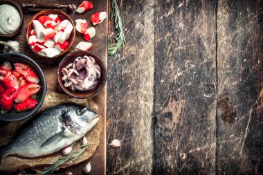 Gemide lezzetli deniz ürünleri.