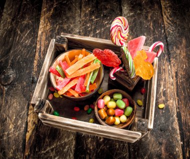 Farklı tatlı şeker, jöle, şekerleme ve şekerlenmiş meyve.