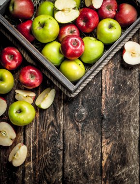 taze kırmızı ve yeşil elma kutu.
